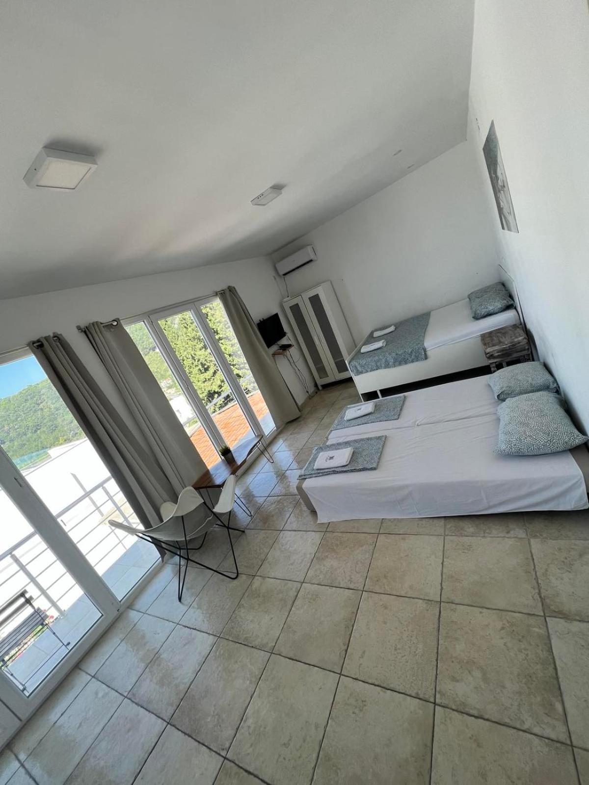 In Villa Guesthouse ซูโตมอเร ภายนอก รูปภาพ