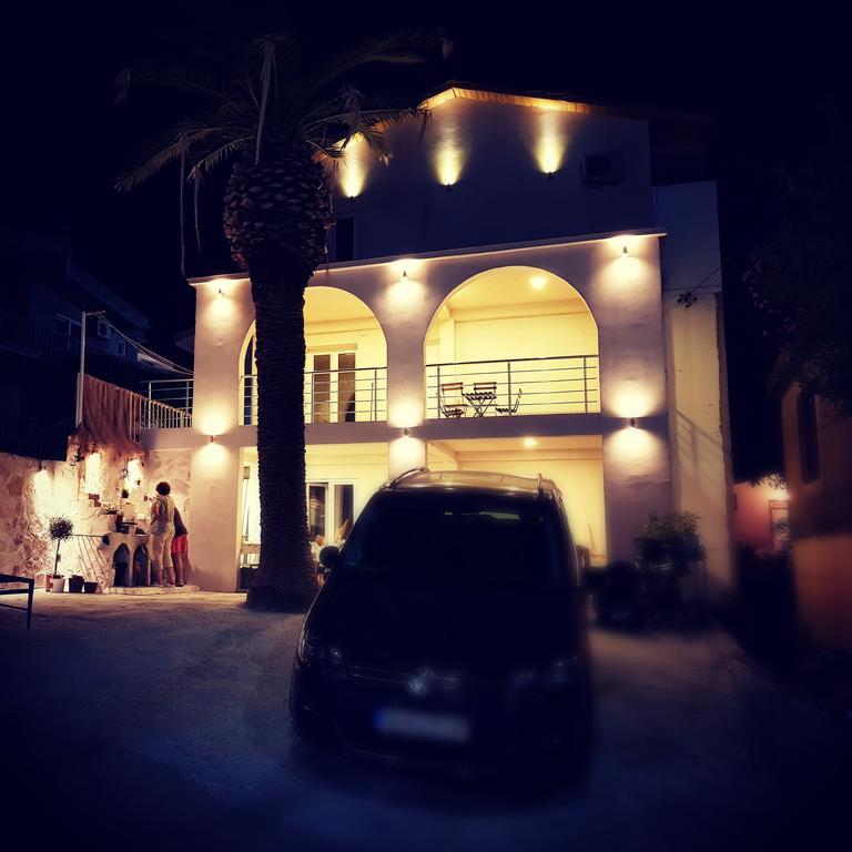 In Villa Guesthouse ซูโตมอเร ภายนอก รูปภาพ